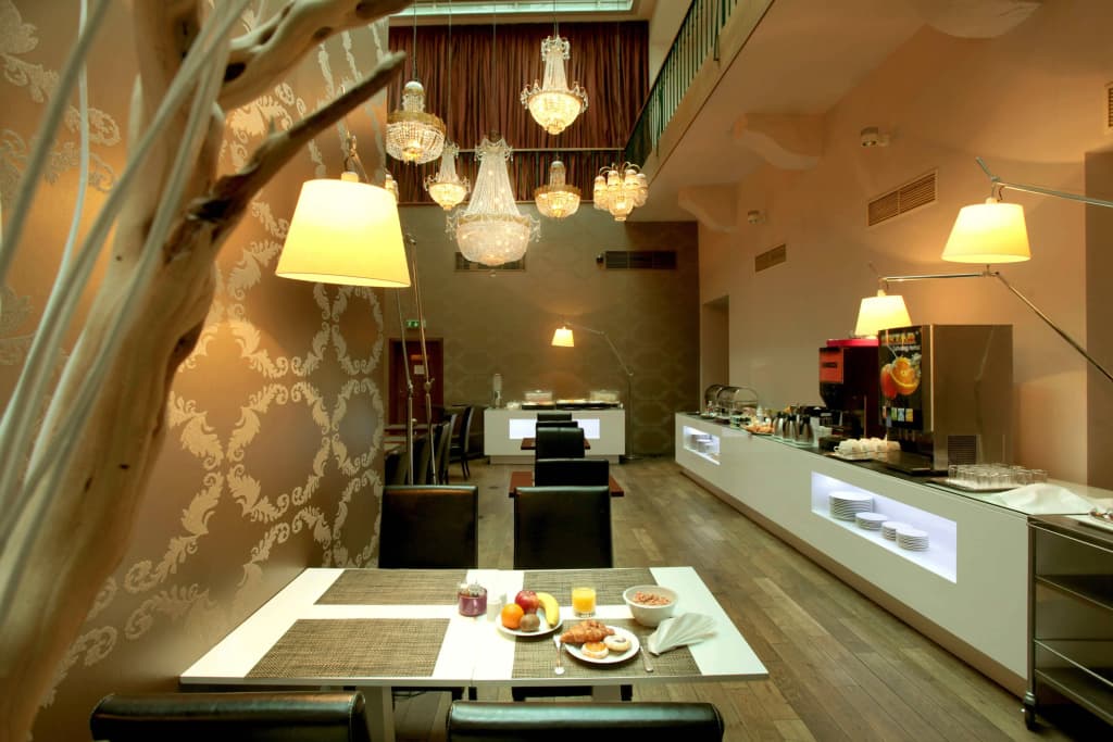 Friday Hotel - photo 18