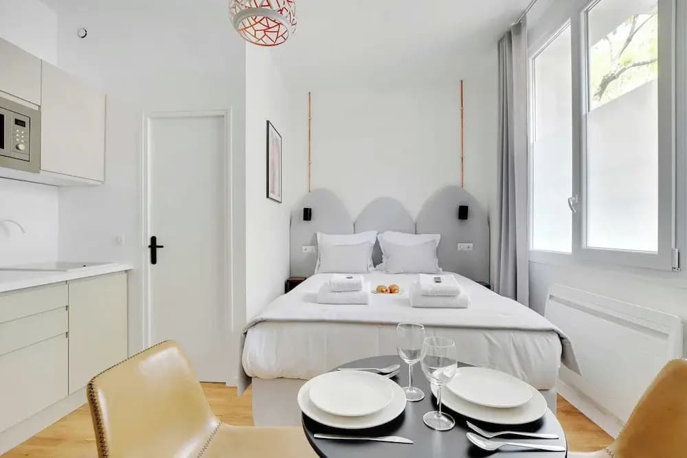 Cute Studio in Eclectic 18th District - 1 - photo 2