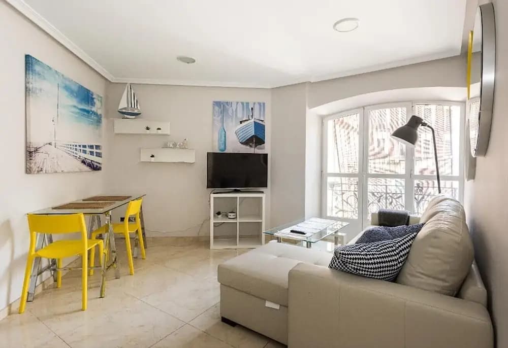 Sunny Cozy Apt. Historic District - Sol - photo 1