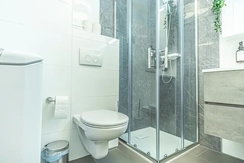 Comfortable 1BR 1LR City Center Apt - photo 9