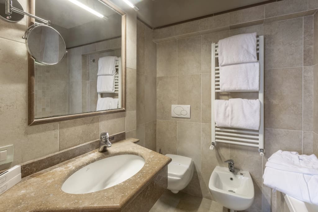 Hotel Embassy - photo 10