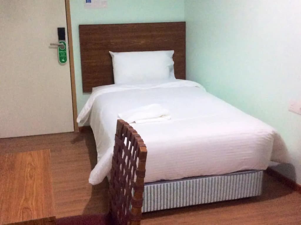 H Boutique Hotel Xplorer Maluri Cheras - photo 5