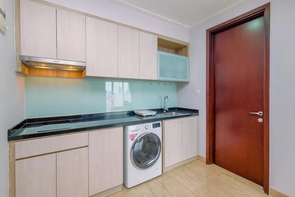 Elegant And Comfy 2Br At Menteng Park Apartment - photo 17