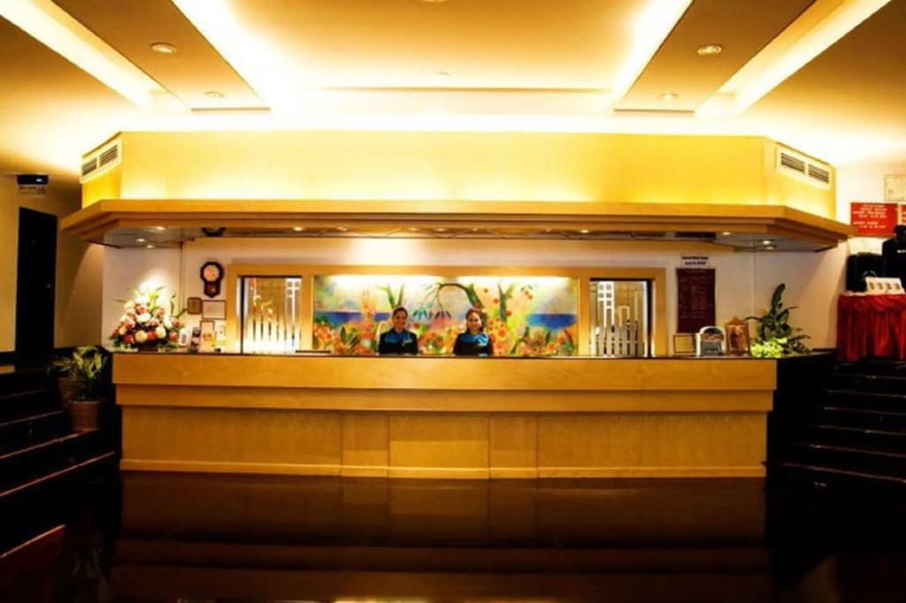 Tai Pan Hotel - photo 2
