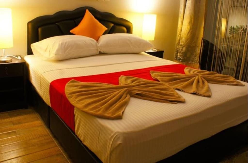Local Island Inn - photo 1