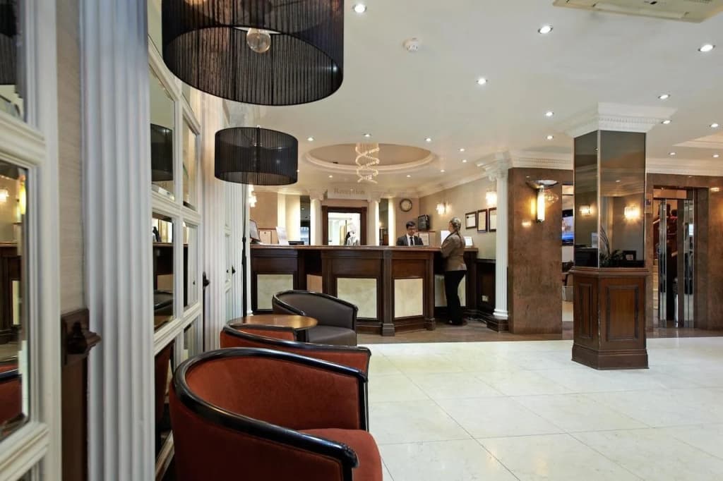 Royal Eagle Hotel - photo 2