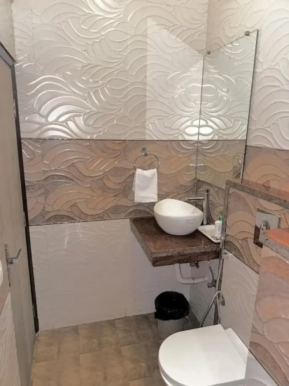 R Cottage Studio Apartments - photo 8