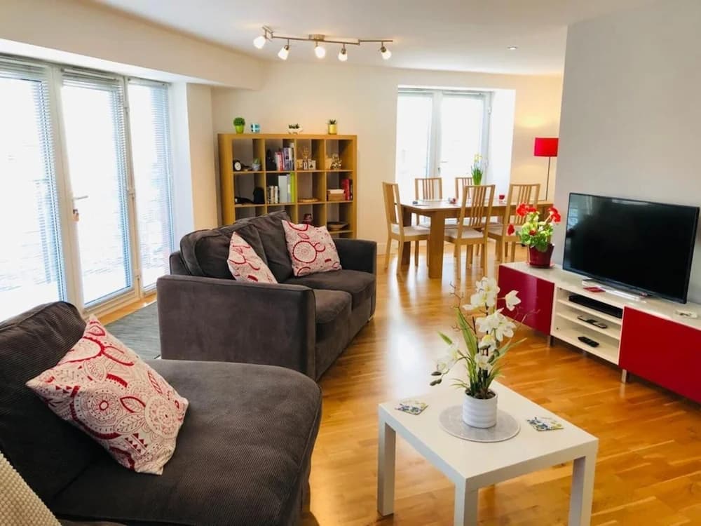 Remarkable 2 Bed Apartment in Edinburgh - photo 6