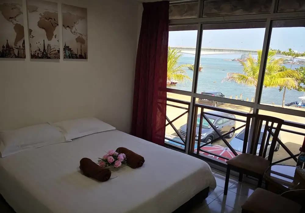 Riverbank Dungun Guesthouse & Cafe - photo 8