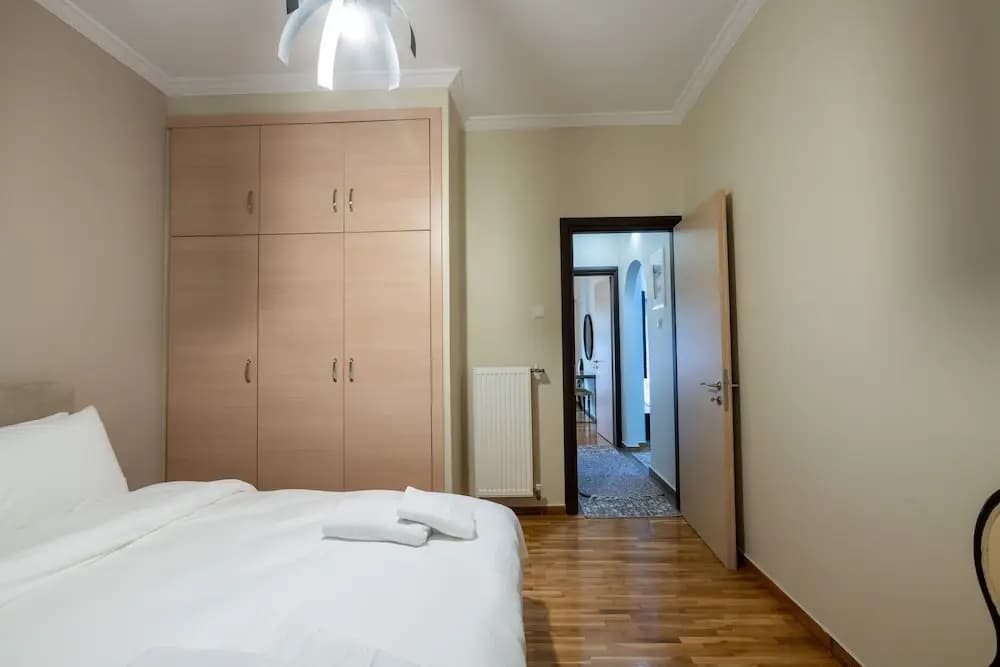 2br renovated flat close to metro - photo 5