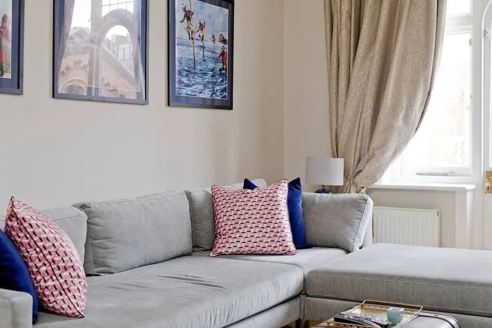Luxurious 2-Bed Apt, 5 mins from Buckingham Palace - photo 2