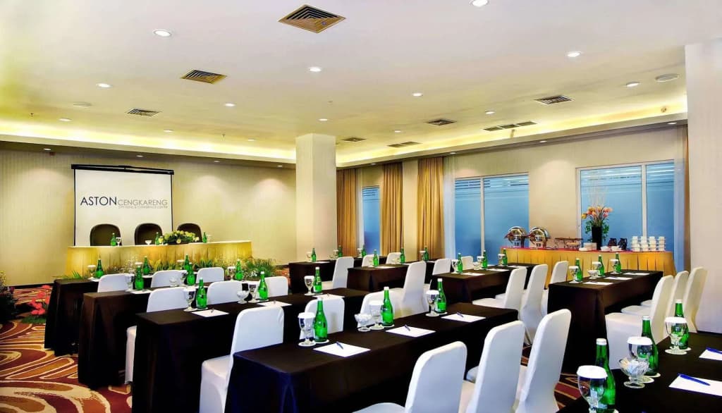 Royal Palm Hotel & Conference Center Cengkareng - photo 21