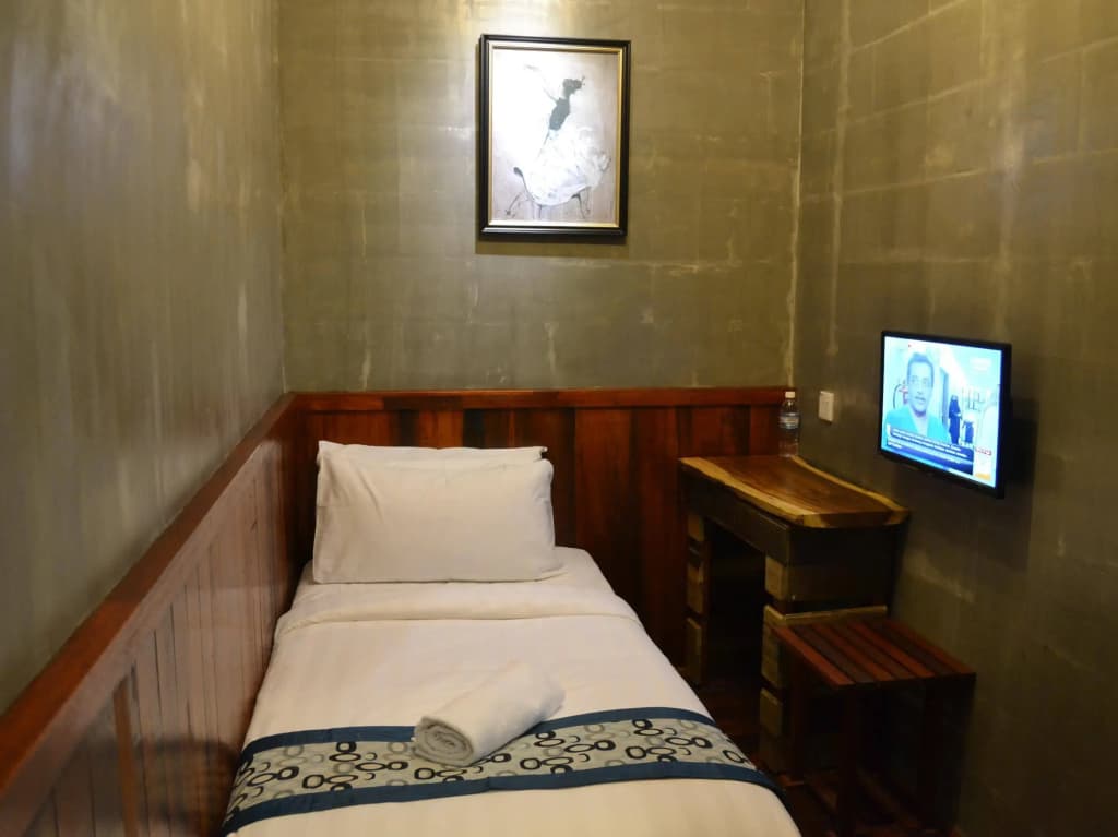 Anggun Hotel - photo 2