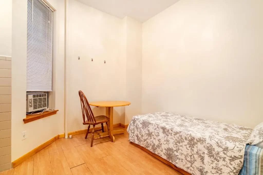 West 30th Street Guest House - photo 2