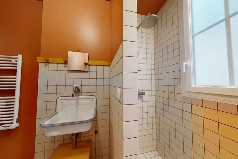 Delightful 1-bed Studio w Shared Co-working Space - photo 8
