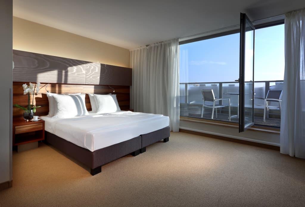 Hotel Eurostars Embassy - photo 4