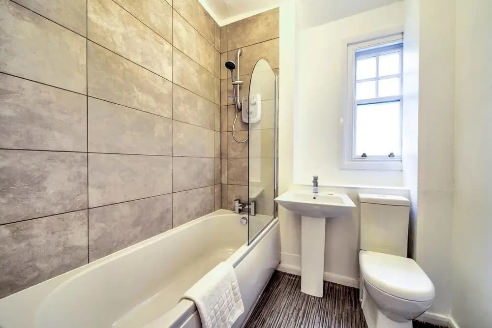 Old Town Edinburgh Apartment: Heart of the Action - photo 7