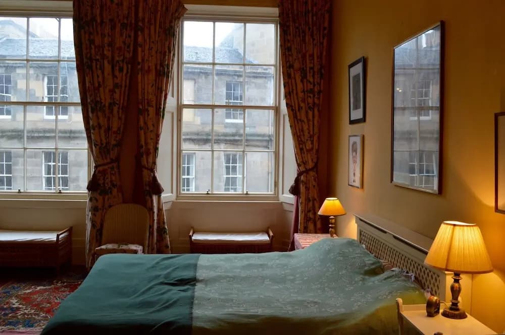 Central Edinburgh New Town Flat - photo 6