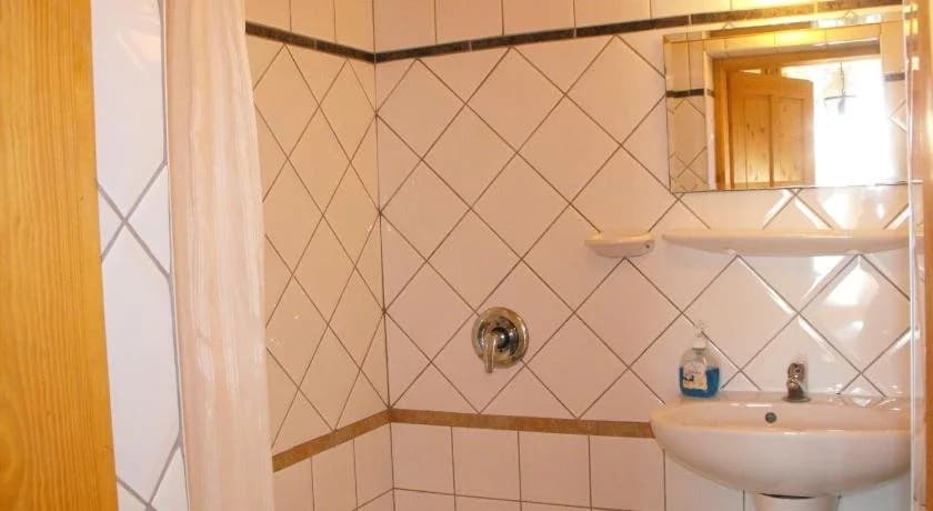 Hungaria Guesthouse - photo 8