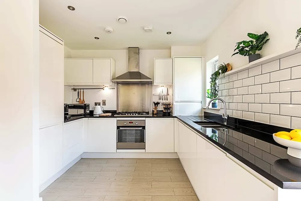 Semi-detached House With Modern Bespoke Interior - photo 8