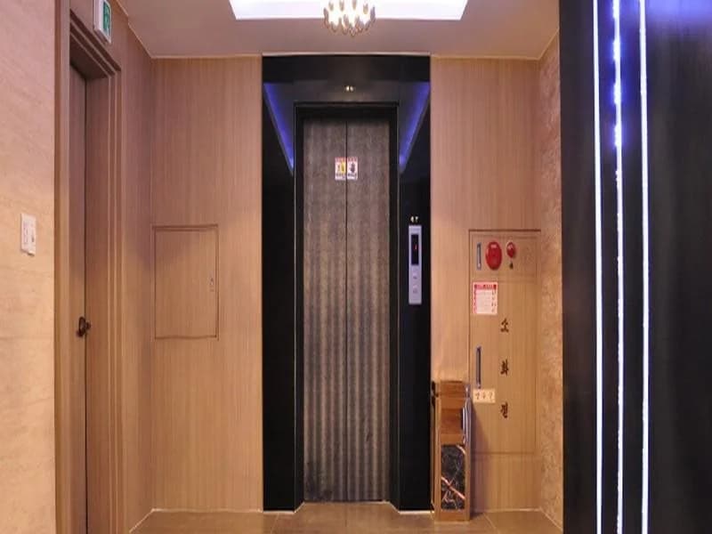 Regent Hotel - photo 12