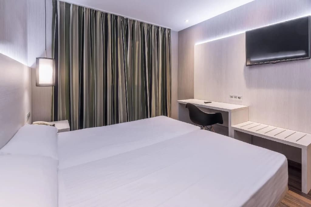 Hostal Operaramblas - photo 10