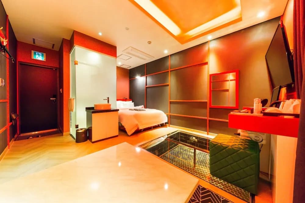 LA View Hotel - photo 12