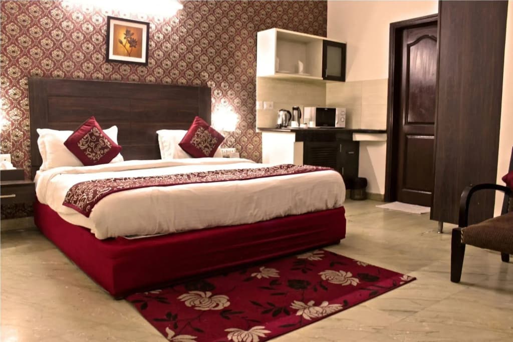 Hotel Jashn Inn near Apollo Hospital, Delhi - photo 3