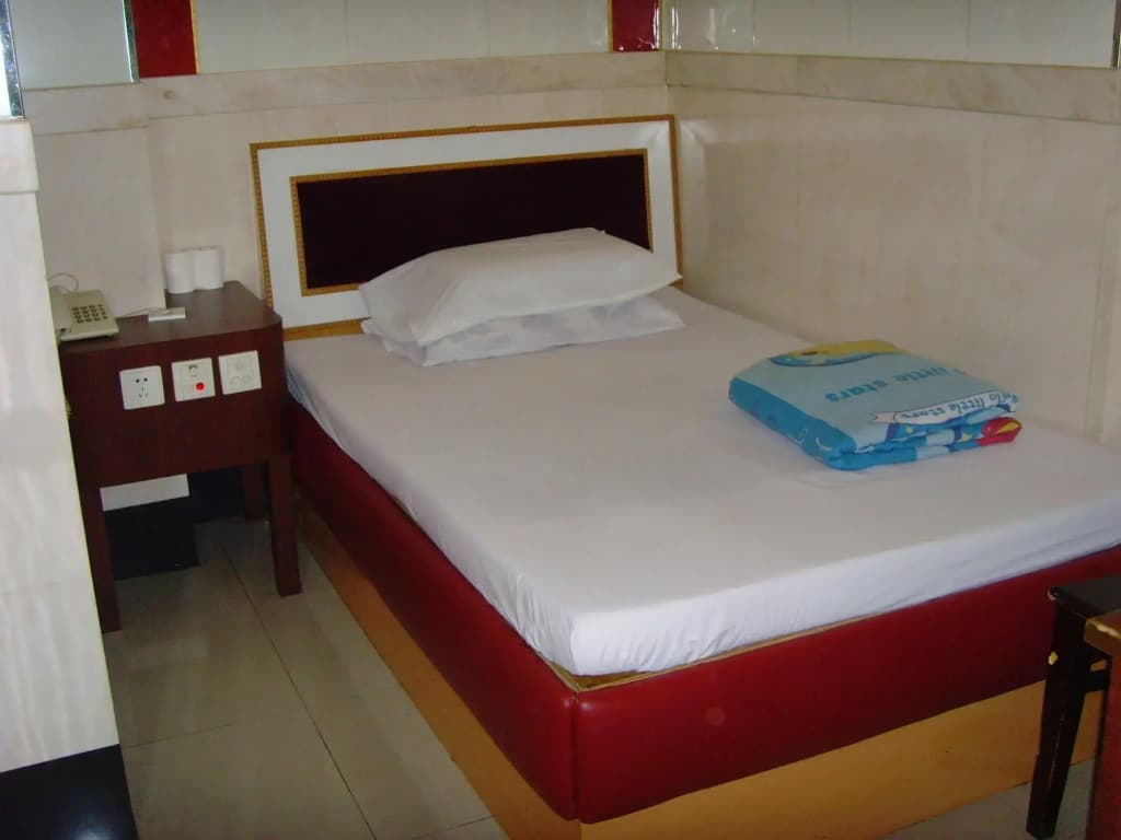 Long Yuen Hotel - photo 3