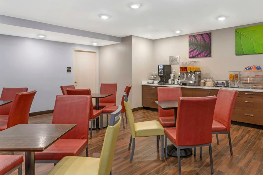 Red Roof Inn PLUS+ Brooklyn - 3rd Ave - photo 15