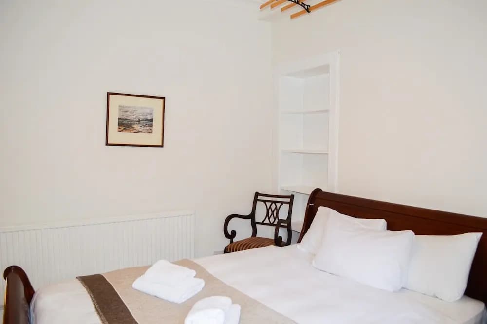 Peaceful 1 Bedroom Edinburgh Home - photo 6