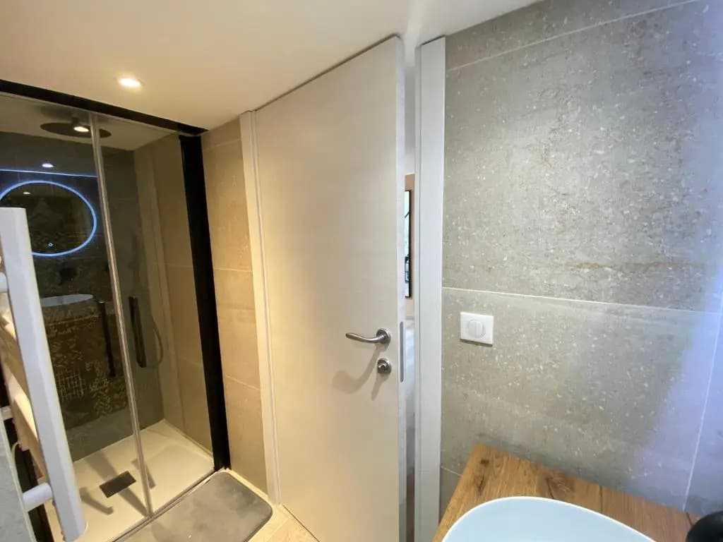 06A2 - Cœur du Vieux Nice bel appartement moderne rénové - photo 8