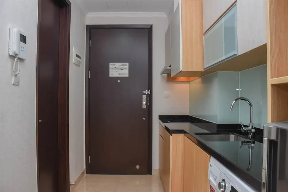 Comfortable And Warm Studio Room At Menteng Park Apartment - photo 14