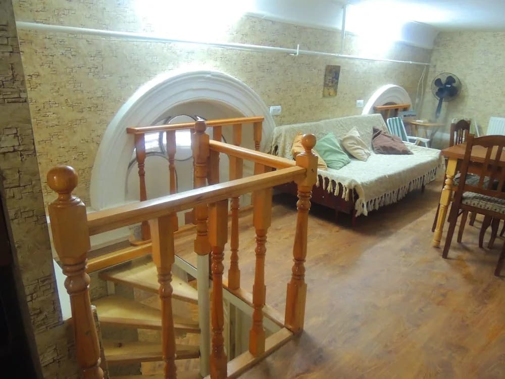 Leon Rooms - photo 4
