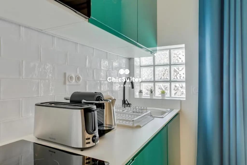 Bastille ChicSuites - photo 20