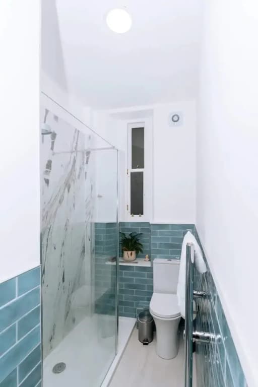 Spacious 3 Bedroom Flat in Edinburgh - photo 8