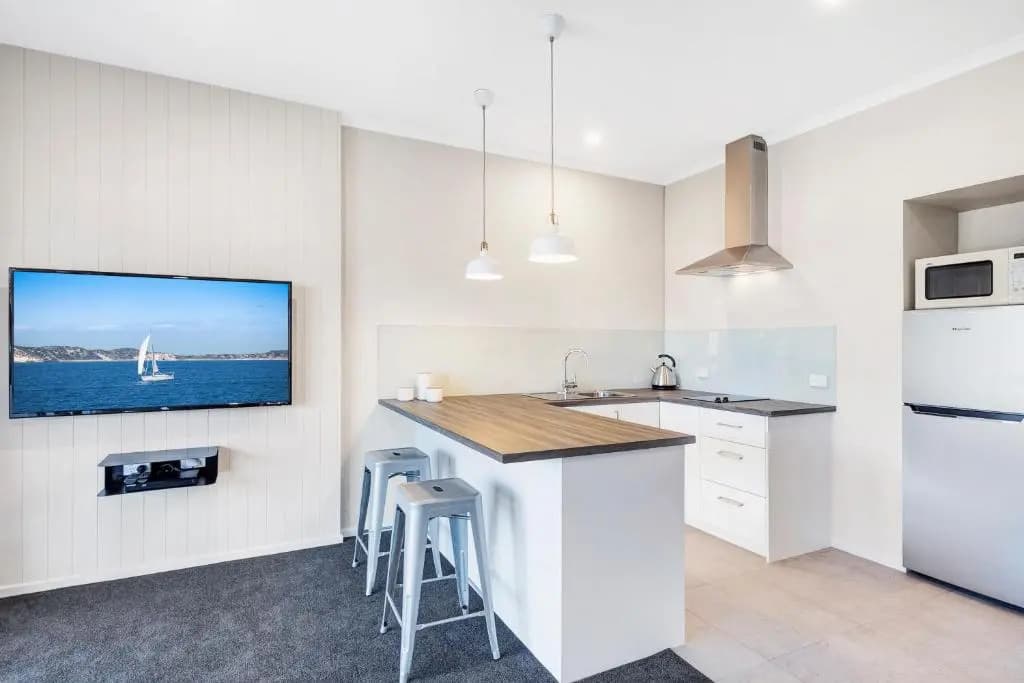 Moonlight Bay Apartments - photo 18