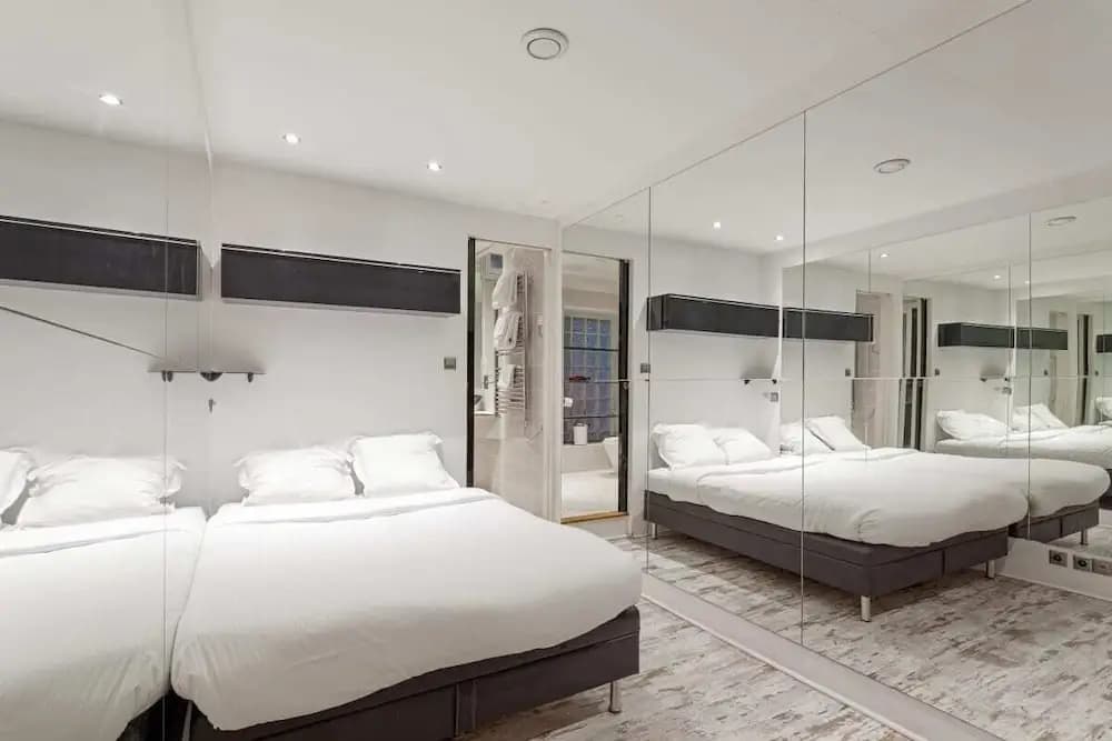Bright Modern Two-Bed Apartment in Paris - photo 5