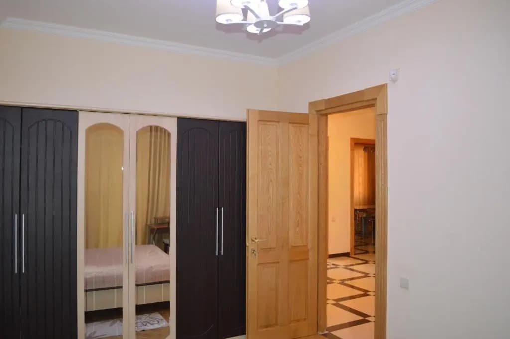 Mtatsminda Str 27(Ex. Dimitri Kipiani Str 35) - main photo