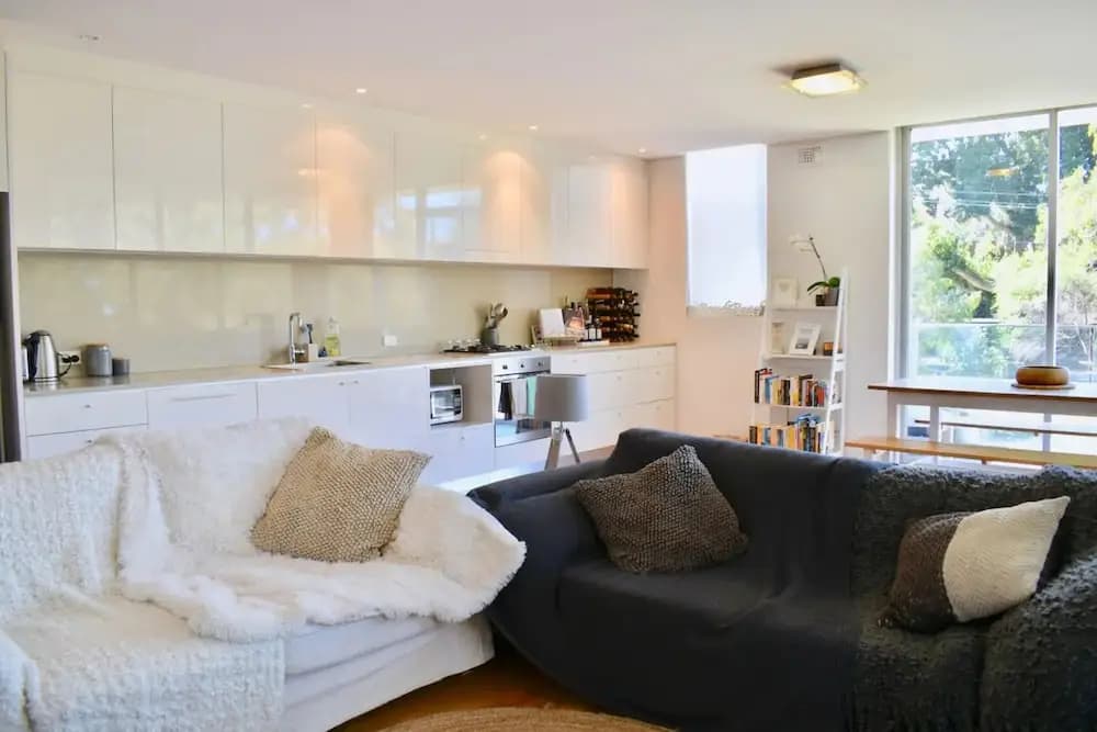 Bright and Open 2 Bedroom Bondi Flat - photo 3