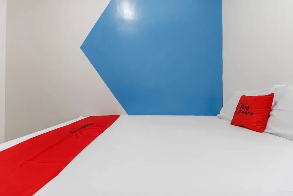 RedDoorz Plus @ Pecenongan - photo 4