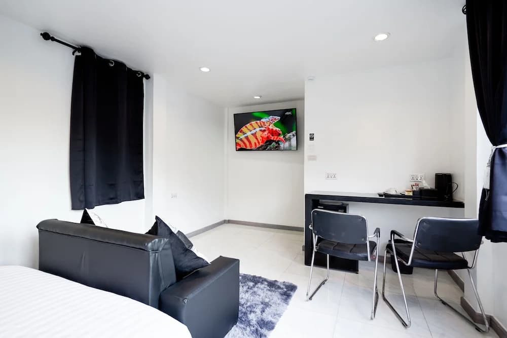 Thonglor Suites Hotel - photo 14