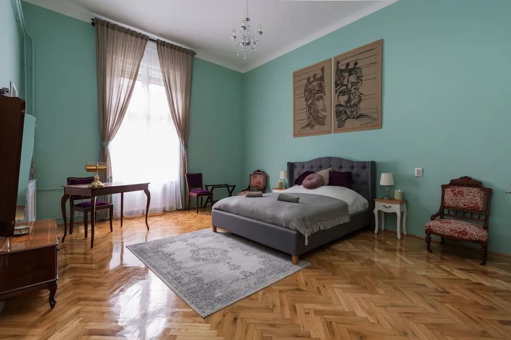 Luxury & Spacious Eclectic Style Apartment - photo 4