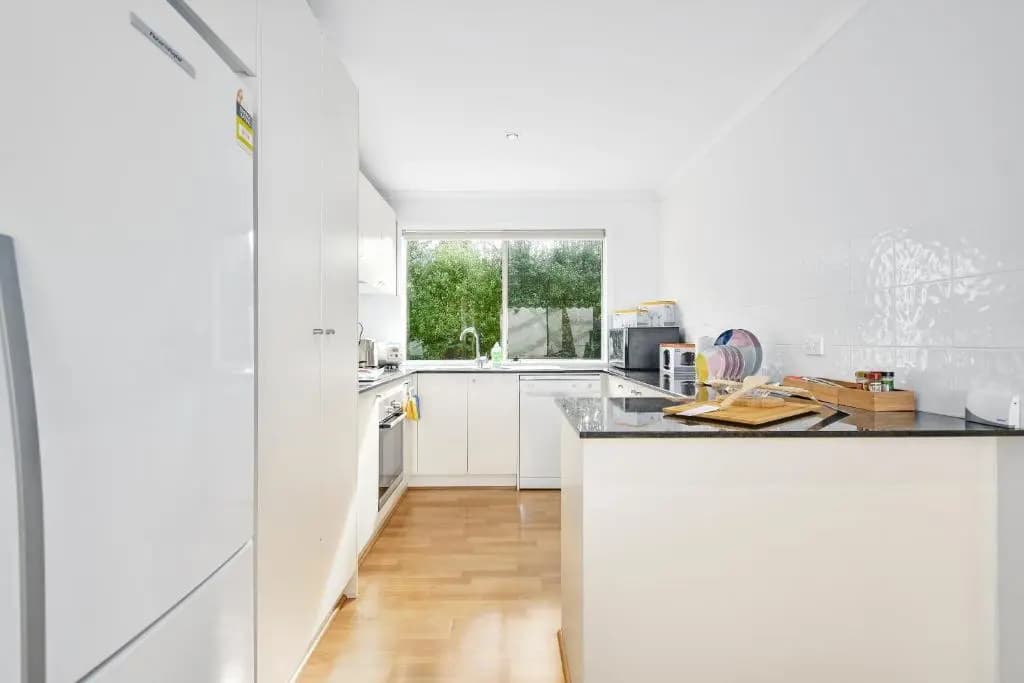 Lovely 3 bedroom unit - photo 9