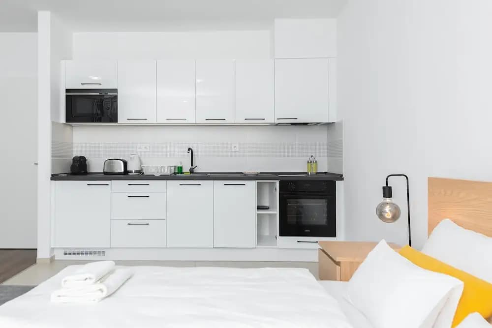 WestSide Apartments by FirstHost - photo 15