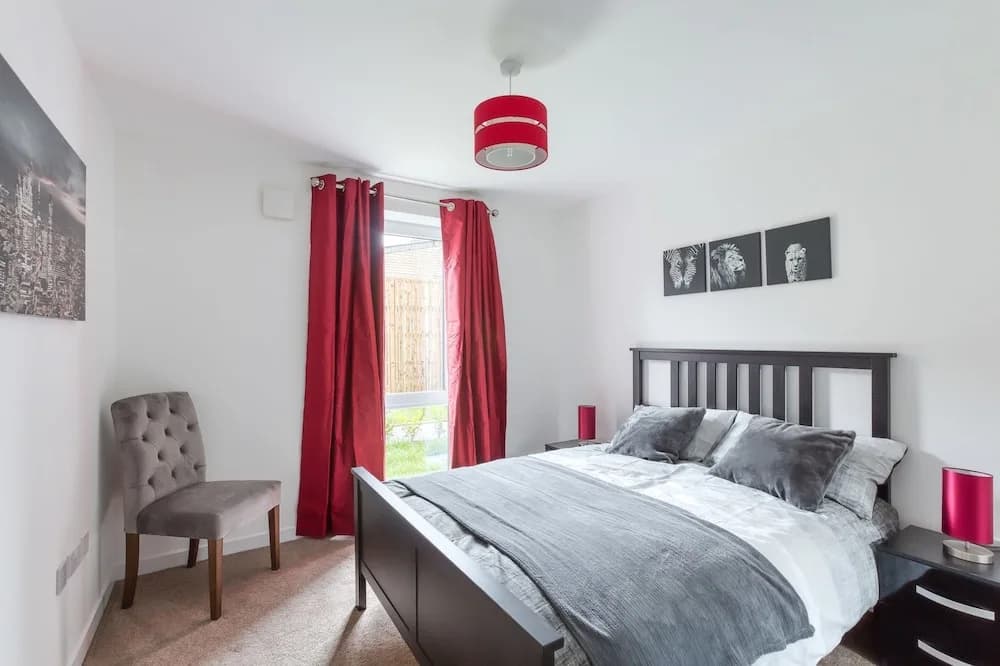 Modern 2 Bed Apartment in Central City - photo 3