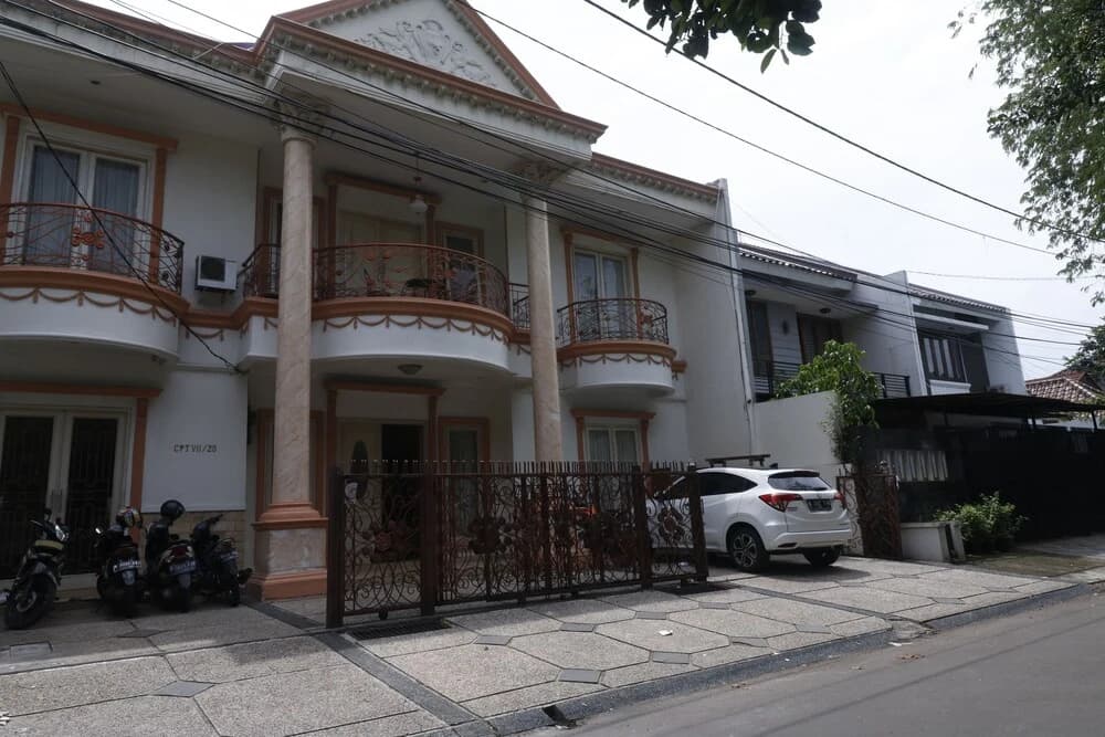 RedDoorz Plus @ Cempaka Putih Timur - main photo