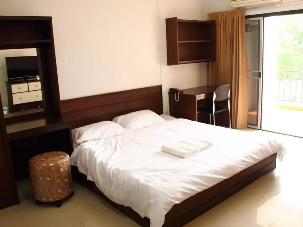 Phet Street Apartment - photo 2