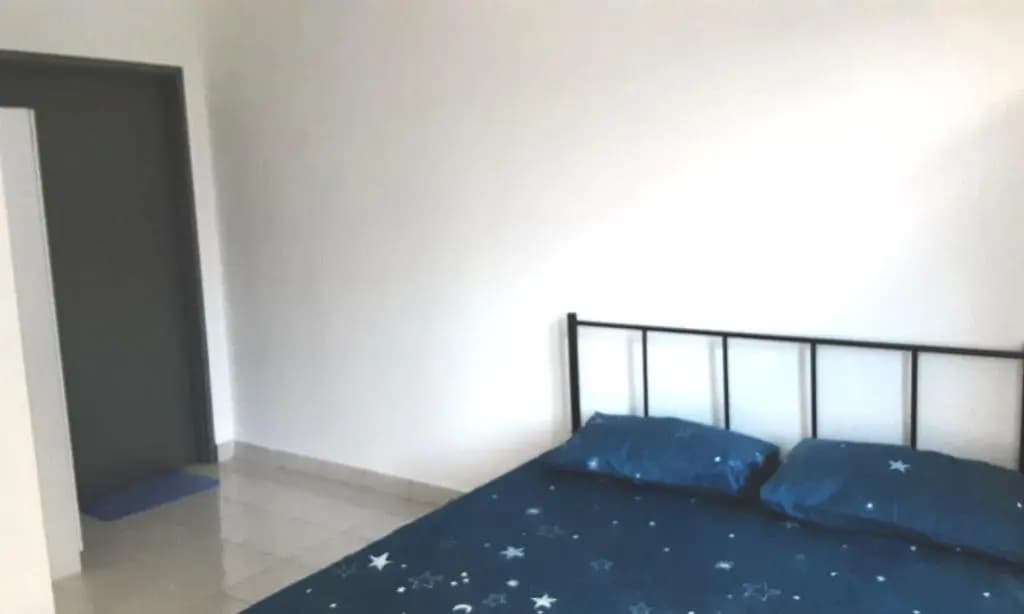 Comfy 3-Bedroom Apartment - photo 5
