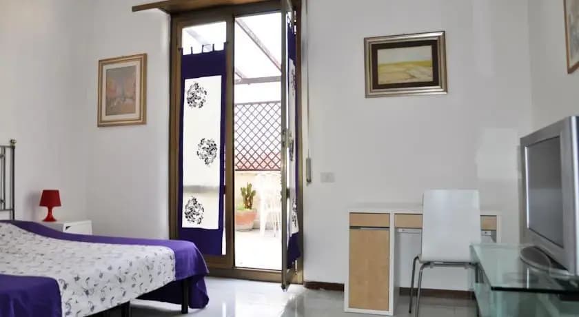 Villa Blanc Bed and Breakfast - photo 3